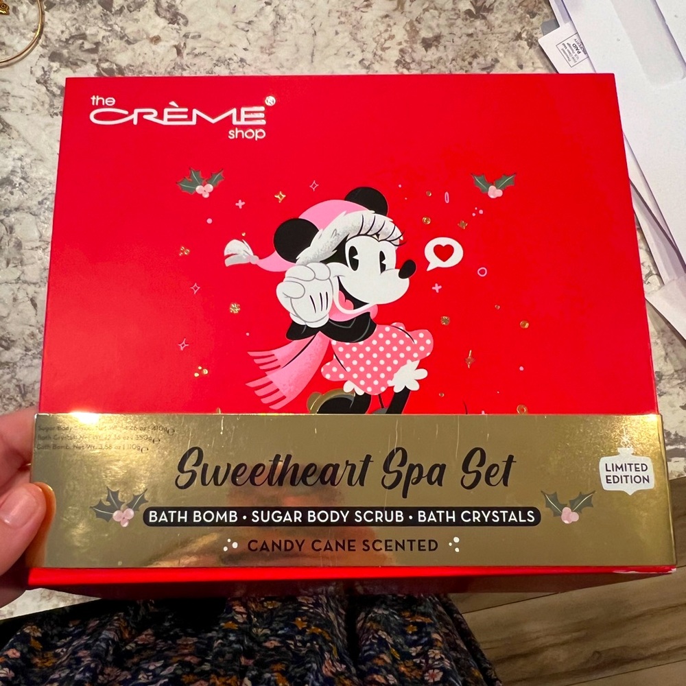 The Crème Shop  Minnie Mouse Disney 3-Pc. Sweetheart Bath Set Candy Cane Scent